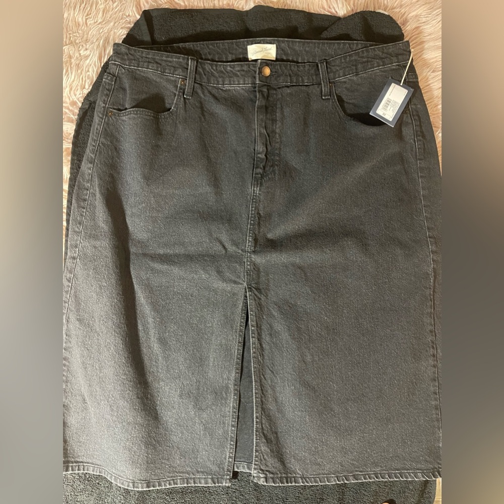 Black Jean Skirt with slit size 22 Universal Thread